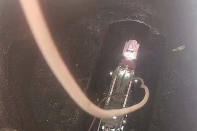 修復(fù)漏水天花板的 3 種方法（防止嚴(yán)重?fù)p壞的提示）